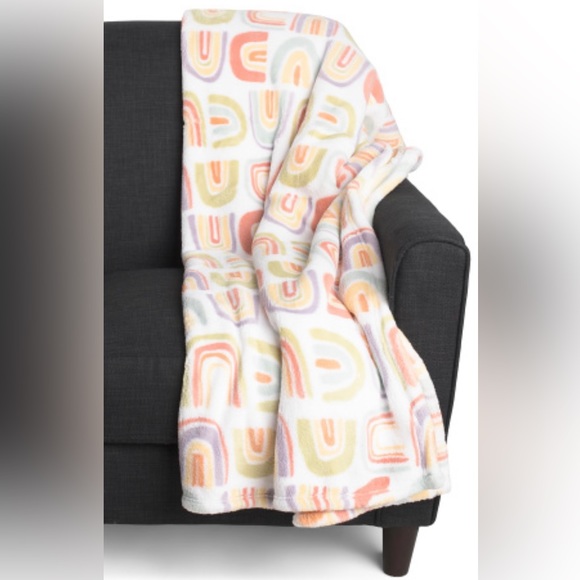 Thro Studio - Picture 1 of 2